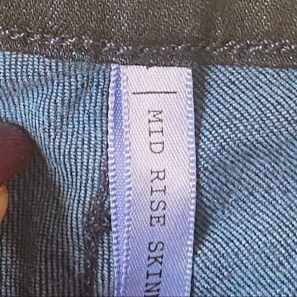 Earnest Sewn | Mid Rise Skinny Jeans - Picture 4 of 7